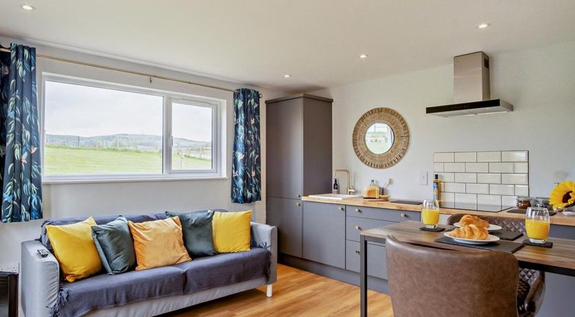 Photo of 1 Bed in Roud