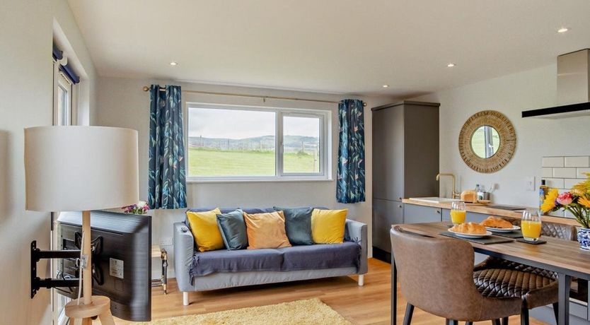 Photo of 1 Bed in Roud