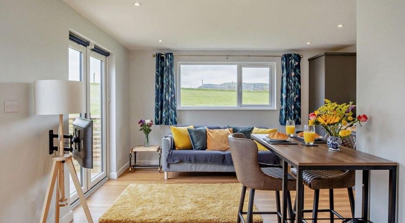 Photo of 1 Bed in Roud