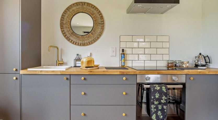 Photo of 1 Bed in Roud