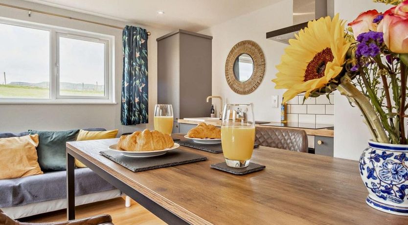 Photo of 1 Bed in Roud