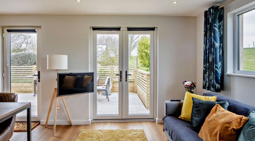 Photo of 1 Bed in Roud