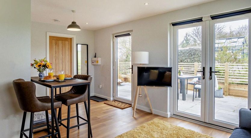 Photo of 1 Bed in Roud