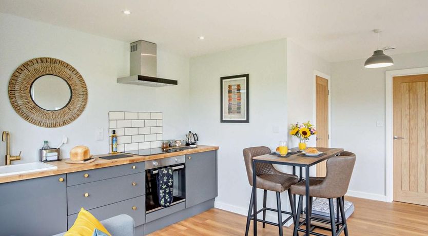 Photo of 1 Bed in Roud