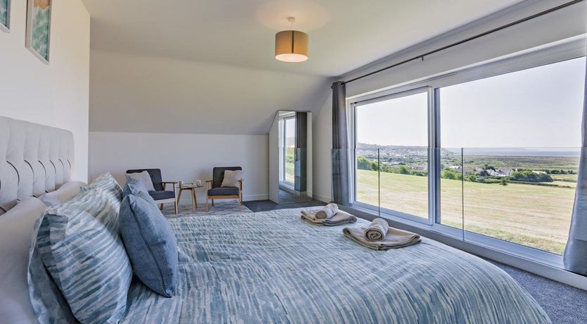 Photo of 4 Bed in Appledore