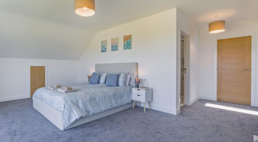 Photo of 4 Bed in Appledore