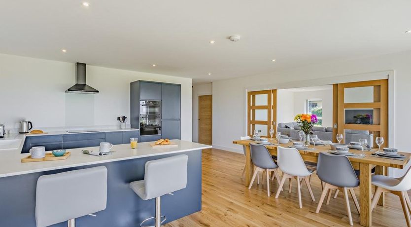 Photo of 4 Bed in Appledore