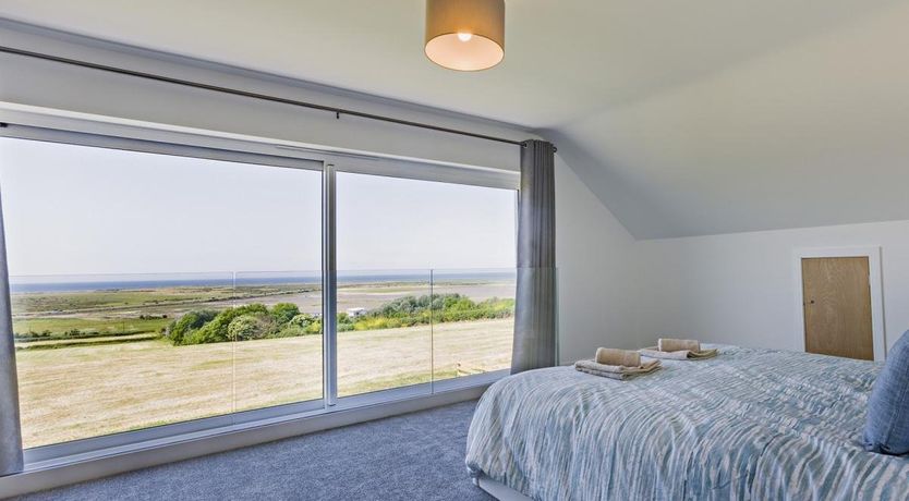 Photo of 4 Bed in Appledore