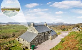 Photo of 6 Bed in Harlech