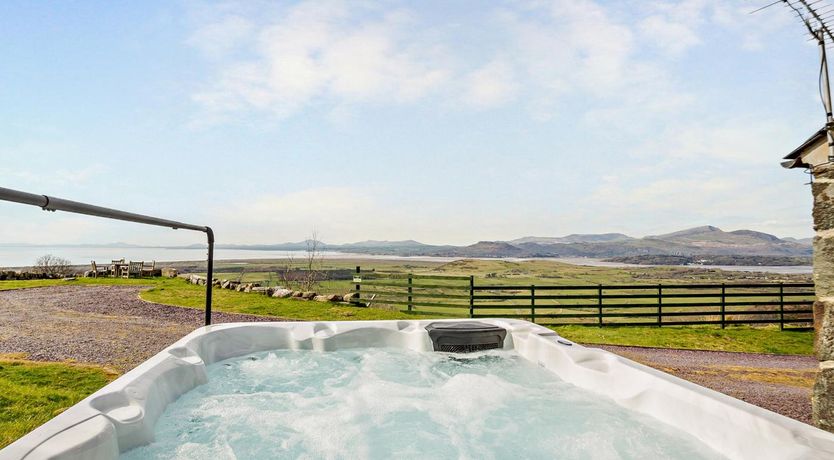 Photo of 6 Bed in Harlech