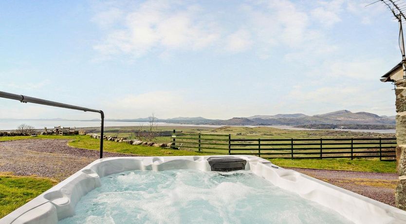 Photo of 6 Bed in Harlech