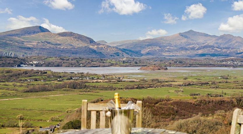 Photo of 6 Bed in Harlech