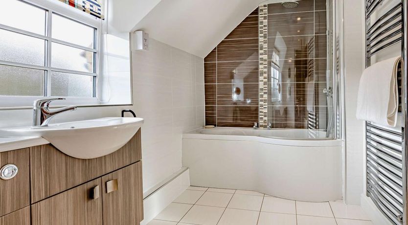 Photo of 4 Bed in Docking