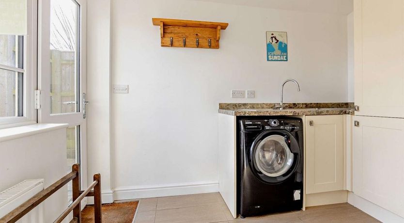 Photo of 4 Bed in Docking