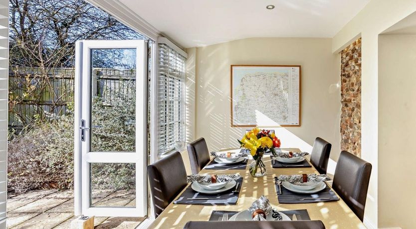 Photo of 4 Bed in Docking