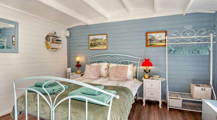 Photo of 1 Bed in Llanrhaeadr