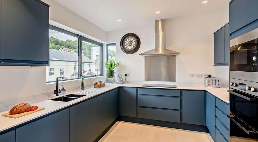 Photo of 6 Bed in Bideford