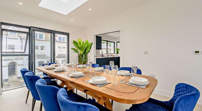 Photo of 6 Bed in Bideford