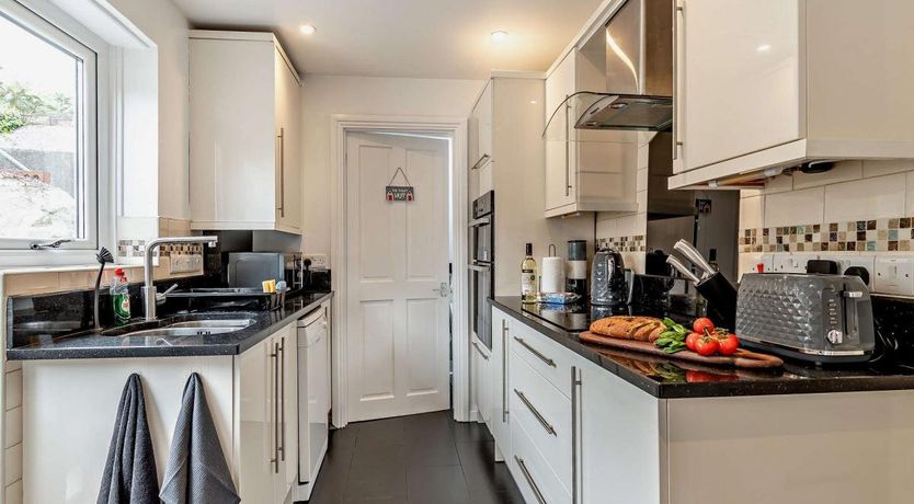 Photo of 3 Bed in Tenby