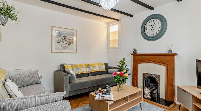 Photo of 3 Bed in Tenby