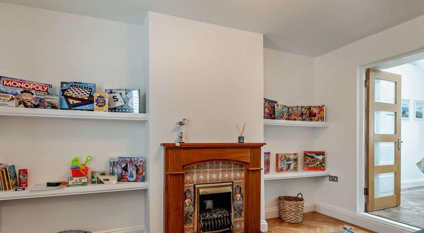 Photo of 3 Bed in Tenby