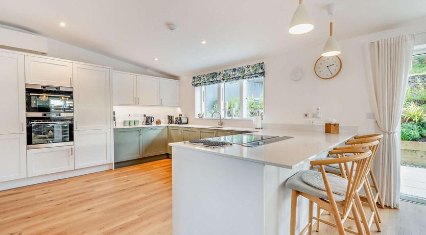 Photo of 4 Bed in Bideford