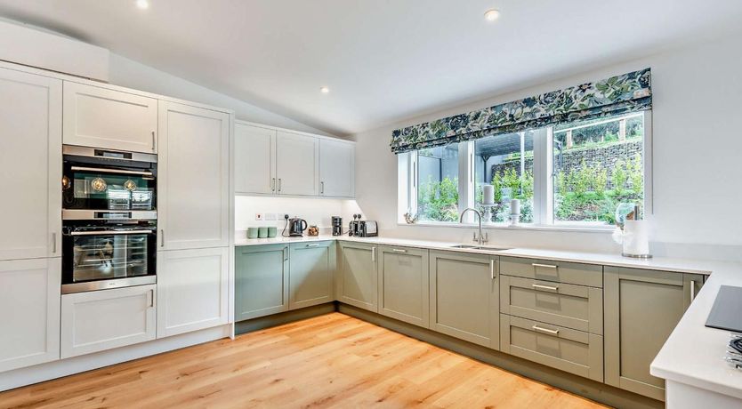 Photo of 4 Bed in Bideford