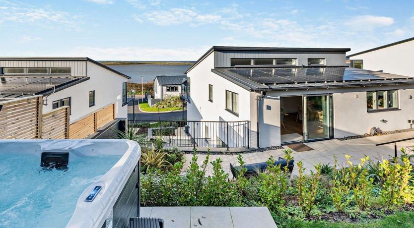 Photo of 4 Bed in Appledore