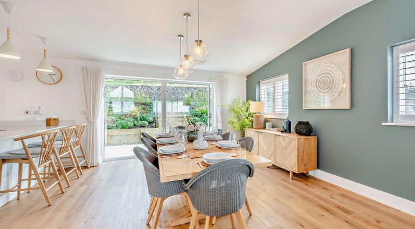 Photo of 4 Bed in Appledore