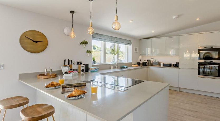 Photo of 4 Bed in Appledore