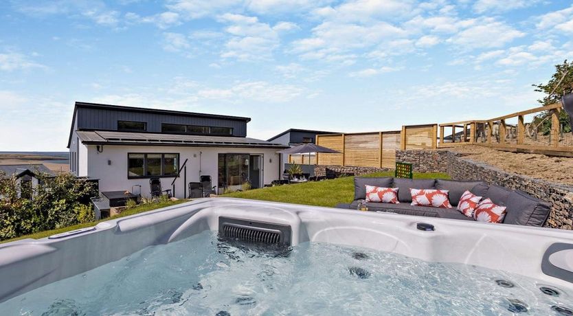 Photo of 4 Bed in Appledore