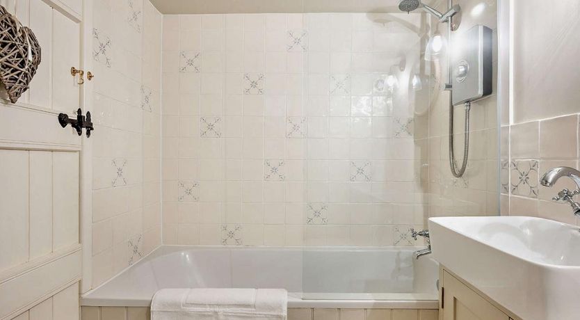 Photo of 2 Bed in Hook Norton