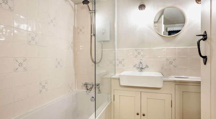 Photo of 2 Bed in Hook Norton