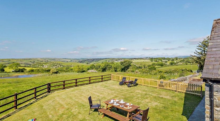 Photo of 4 Bed in Llanrhystud