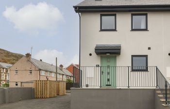 1 Crud Y Mor Holiday Cottage