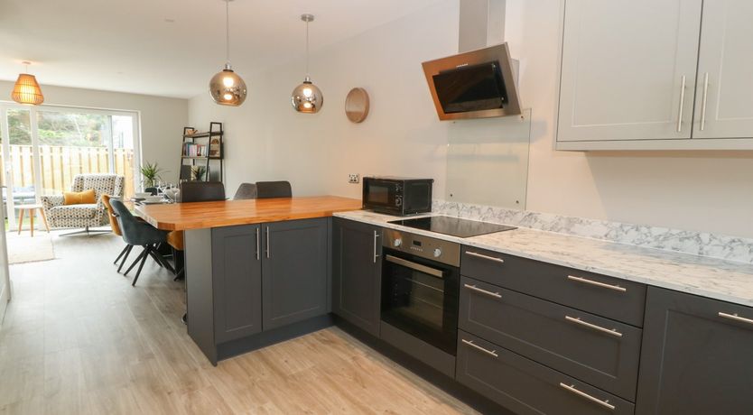 Photo of 1 Crud Y Mor