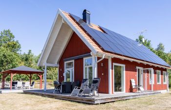 Skogstorp Holiday Home