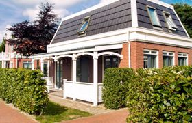 Bungalowparck Tulp & Zee Holiday Home
