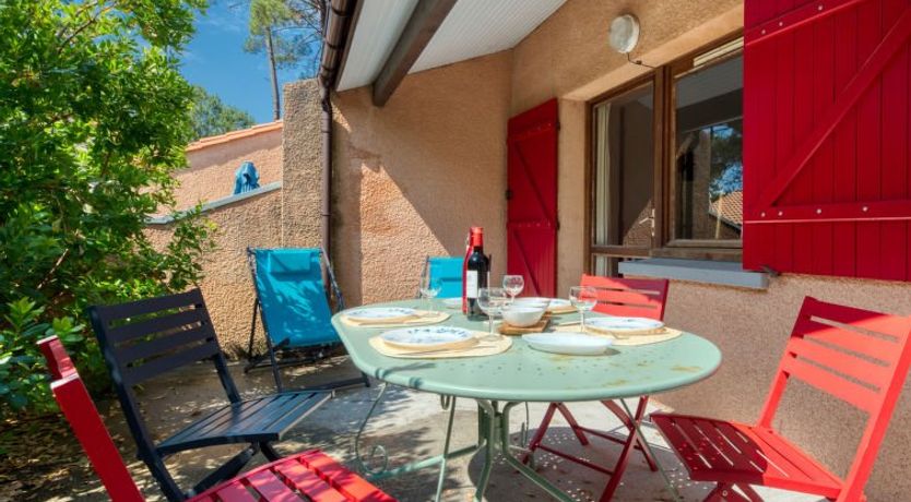 Photo of Les Cracks - Les As Holiday Home 9