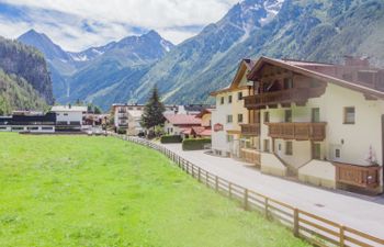 Falkner Holiday Home