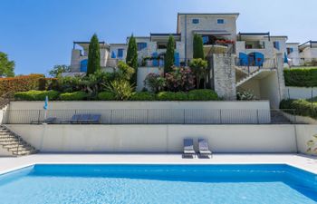 Nini Holiday Home