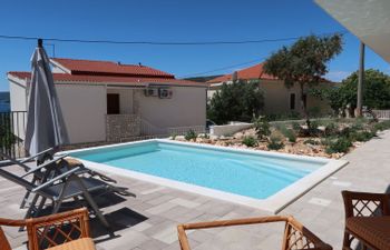 Viva-by the sea-garden & terraces Holiday Home