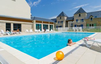 Le Domaine des Mauriers Holiday Home 4 Holiday Home