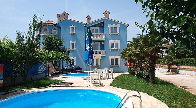 Photo of Hilde Red Apartment 10