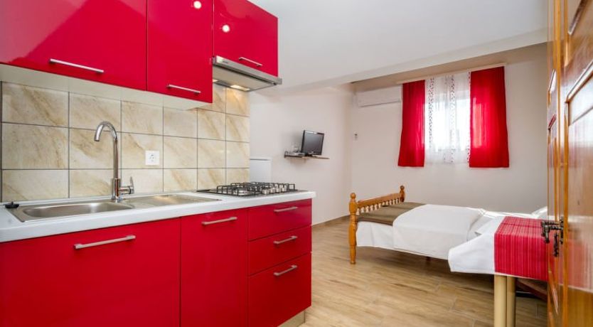 Photo of Hilde Red Apartment 10