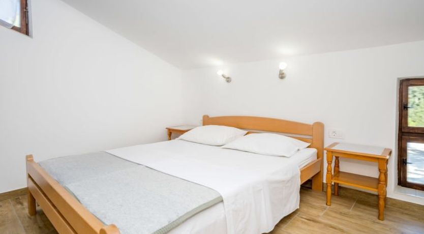 Photo of Hilde Red Apartment 9