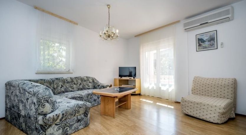 Photo of Hilde Red Apartment 2