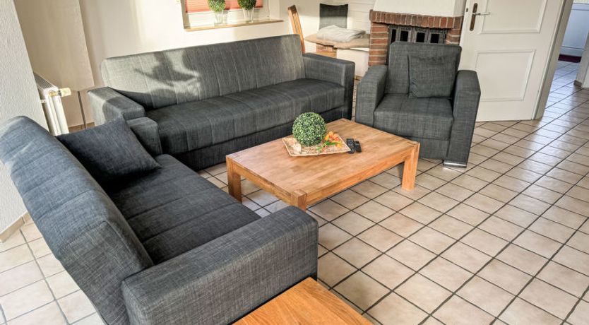 Photo of Christa (HOK110)