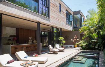 LA Glam Holiday Home