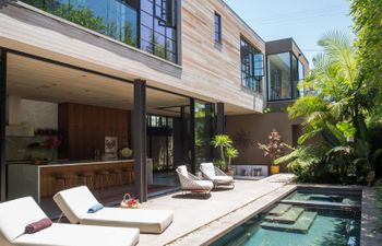 LA Glam Holiday Home